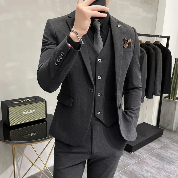 Bastian | Men’s Three Piece Suit in a Smart Tailored Fit
